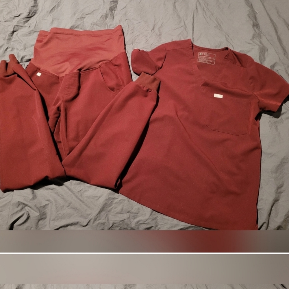 Figs burgundy Catarina scrub top size xs
